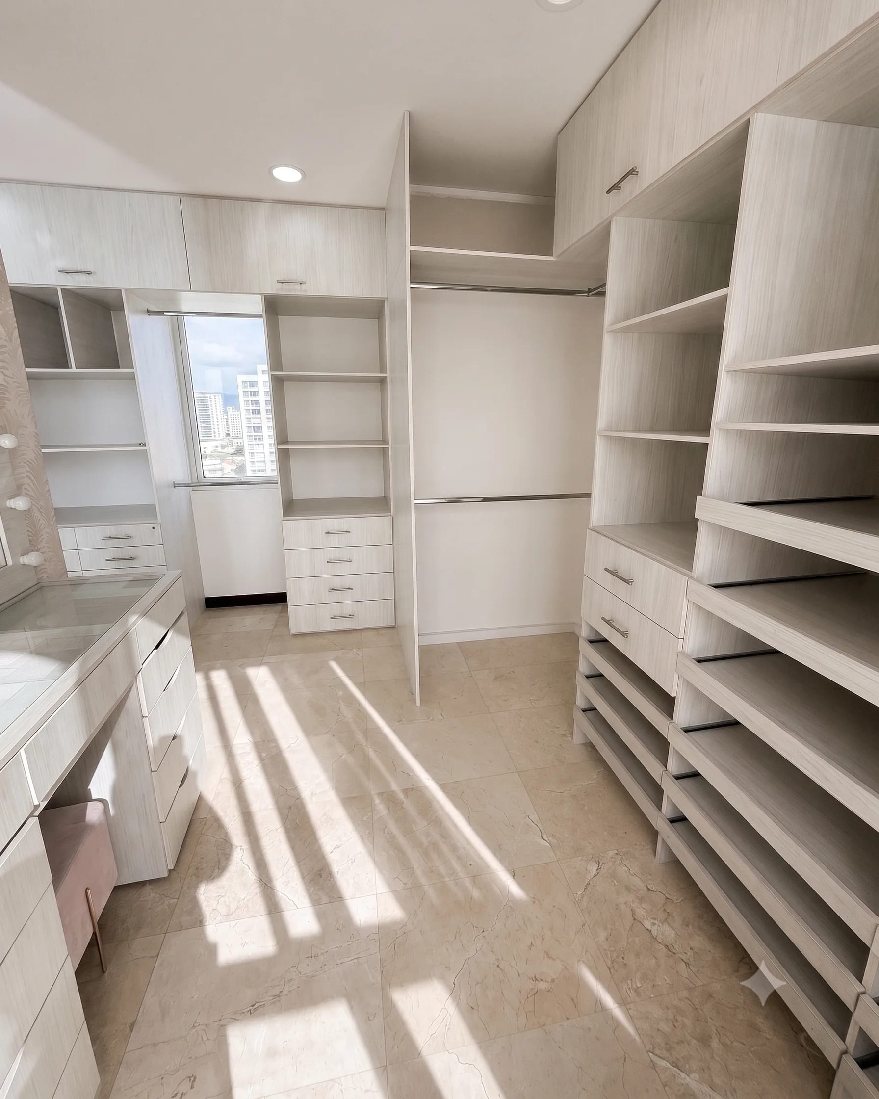 Walking closet
